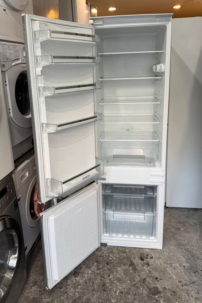 Siemens integratedd Fridge Freezer With Free Deliver