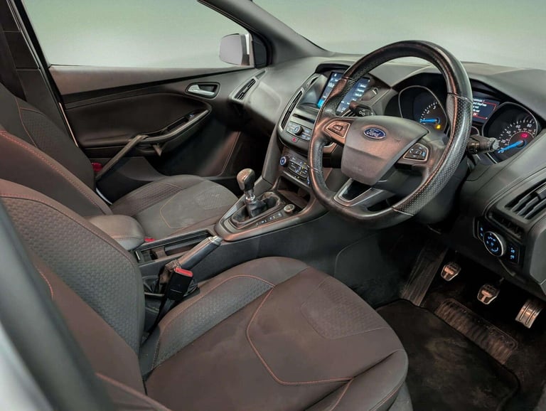 2017 Ford Focus 1.0T EcoBoost ST-Line Euro 6 (s/s) 5dr HATCHBACK Petrol Manual