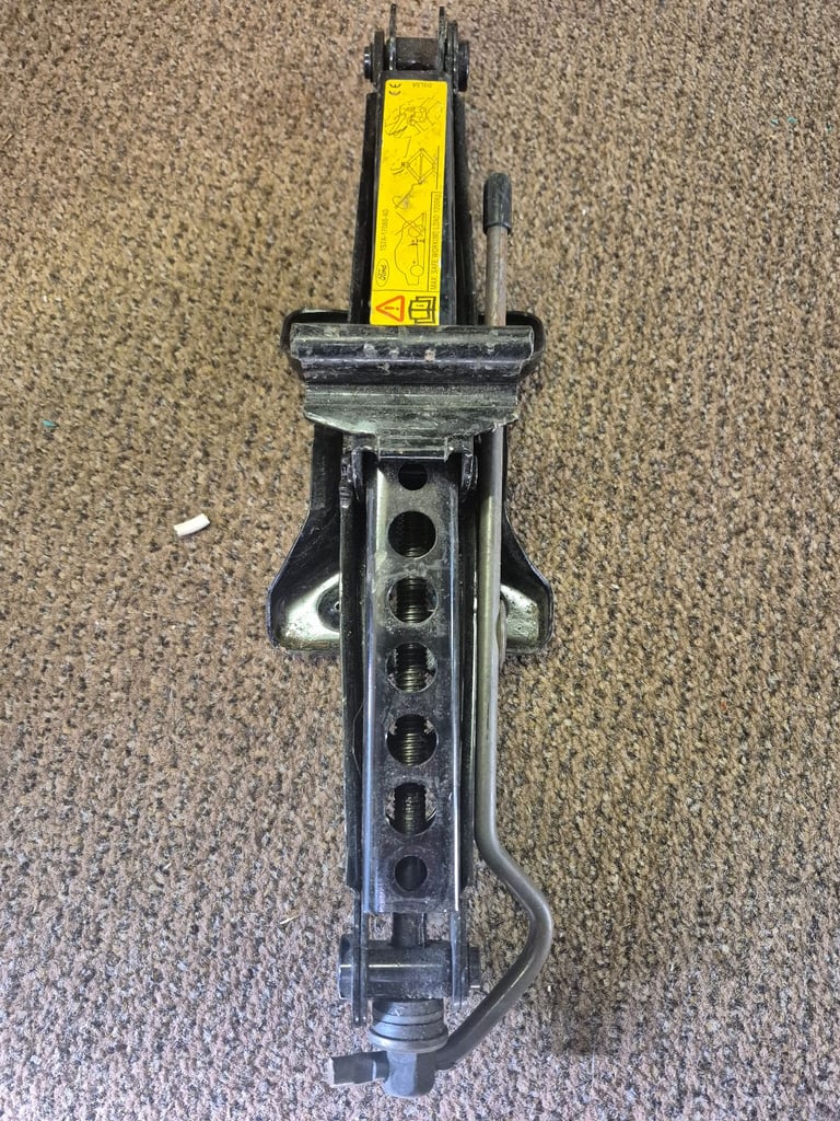 Ford Mondeo Mk3 Car Lifting Jack Tool Wheel Lifter 