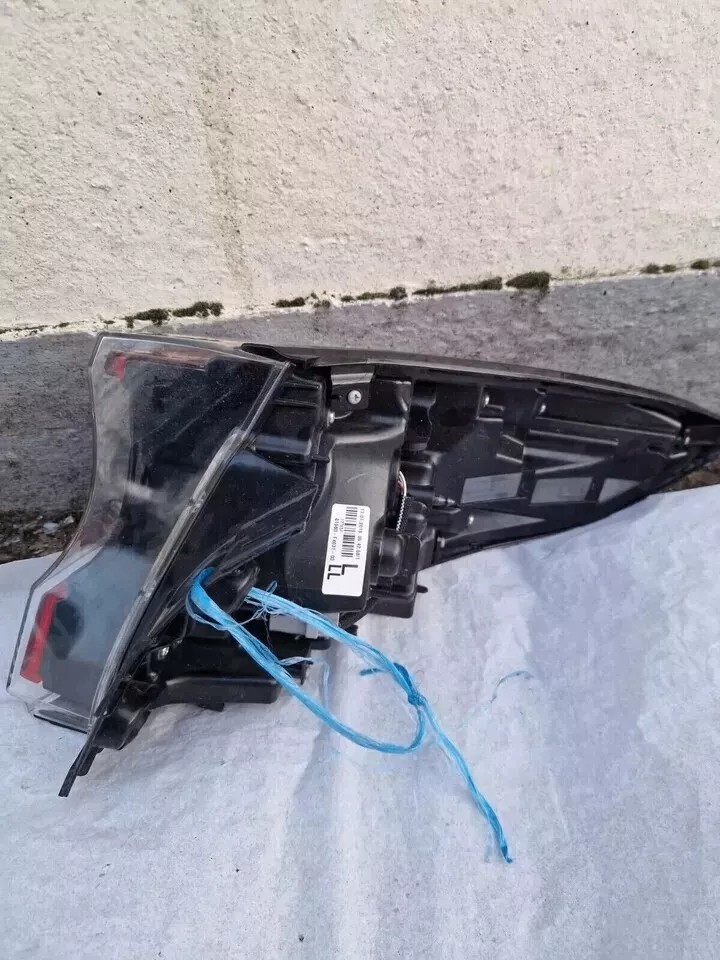 TOYOTA C-HR 2016-2022 PASSENGER SIDE REAR LIGHT