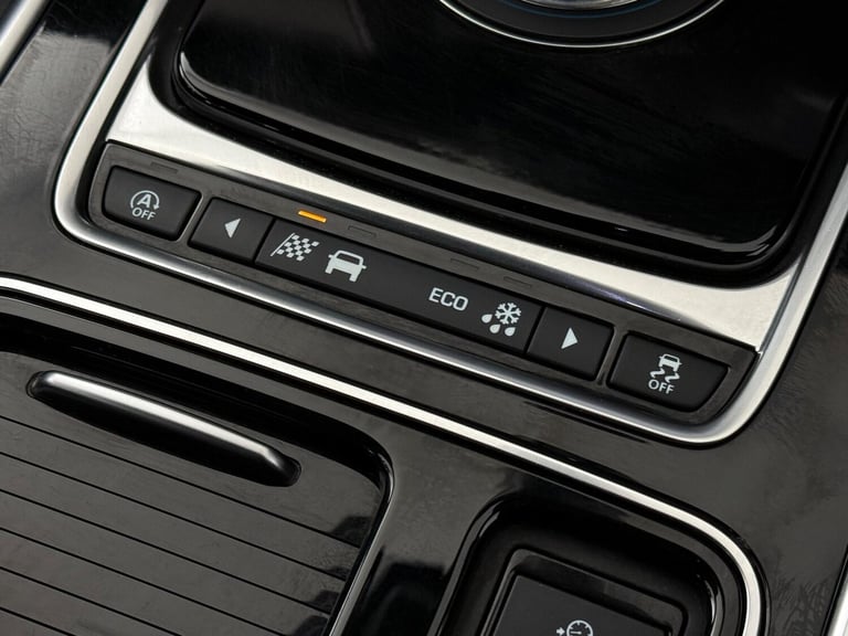 2018 Jaguar XF 2.0i [250] R-Sport 4dr Auto SALOON PETROL Automatic