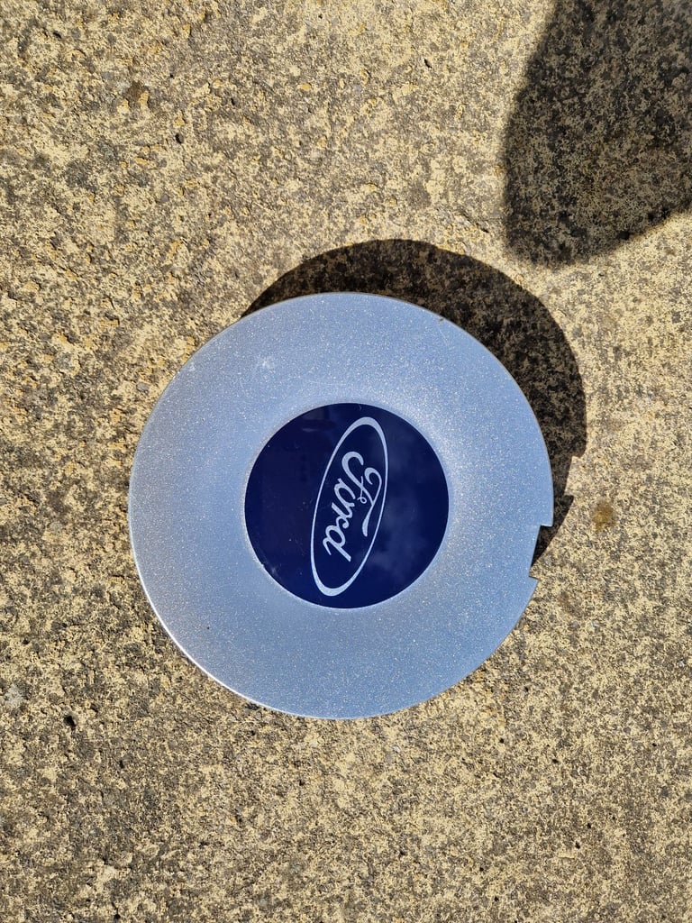 For sale one centre cap for 2009 ford fusion brand new neaver fitted off 16 inch alloy