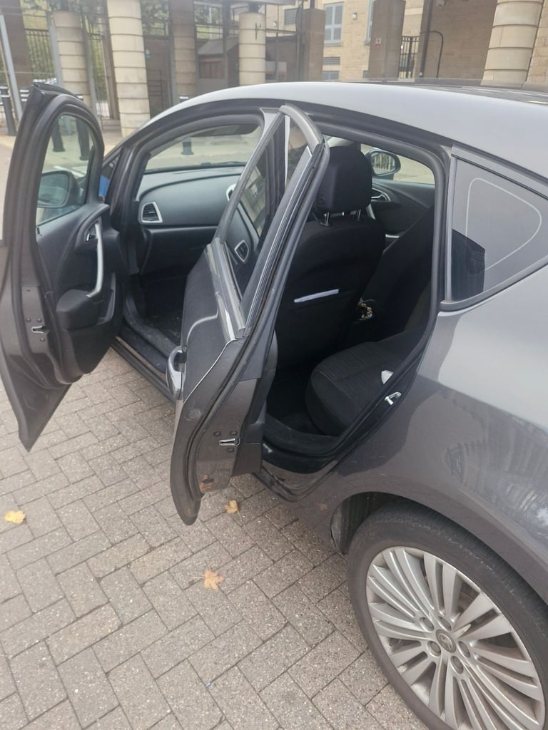 Vauxhall, ASTRA, Hatchback, 2011, Manual, 1598 (cc), 5 doors