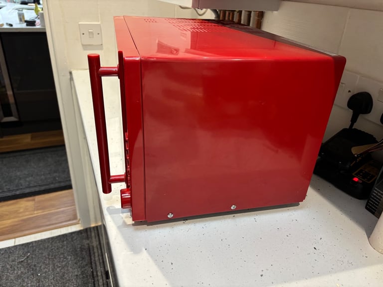Red Delonghi Microwave oven