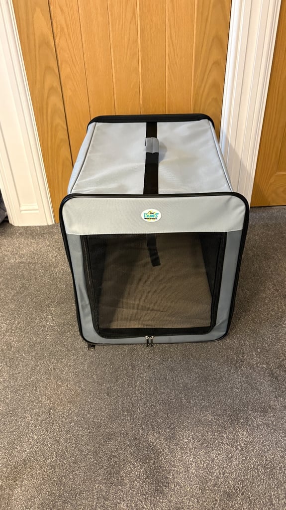 Travel puppy crate