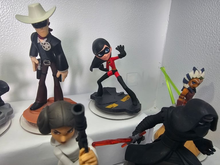 Disney Infinity 3.0 Figure Collection - Star Wars, Incredibles, and More!