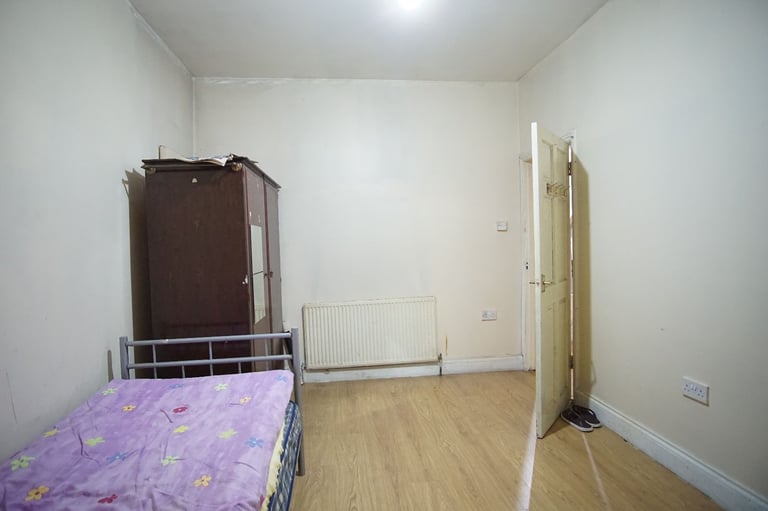 Impressive 5-bedroom semi-detached house available to rent in Harrow, HA1