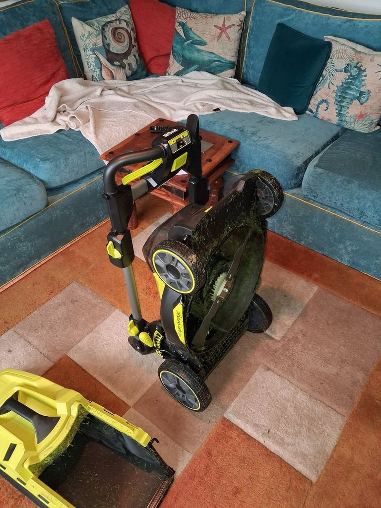 Ryobi 18V ONE+™ HP Cordless Brushless 40cm Lawnmower