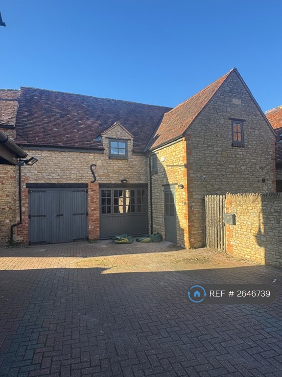 image for 3 bedroom house in Rossalyn House, Bicester, OX26 (3 bed) (#2646739)