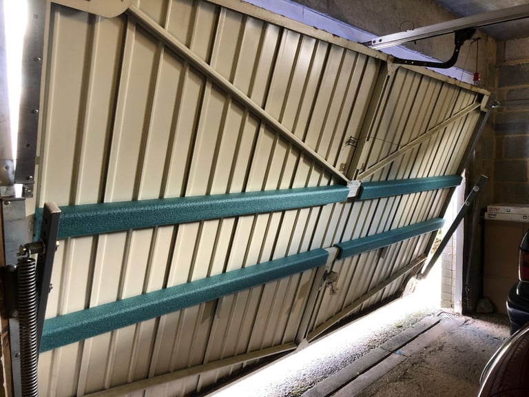 image for NEW 4 Foam lengths protectors -eg garage door or handrails