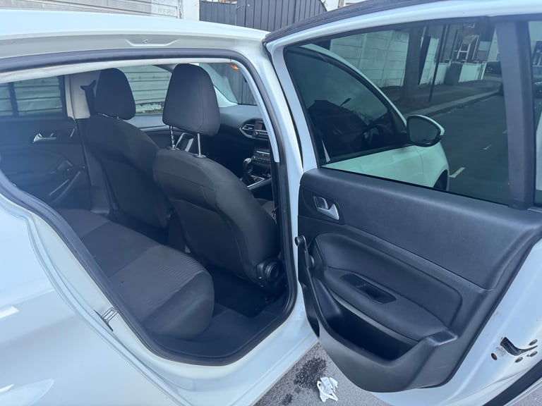 Peugeot, 308, Hatchback, 2019, Manual, 1560 (cc), 5 doors