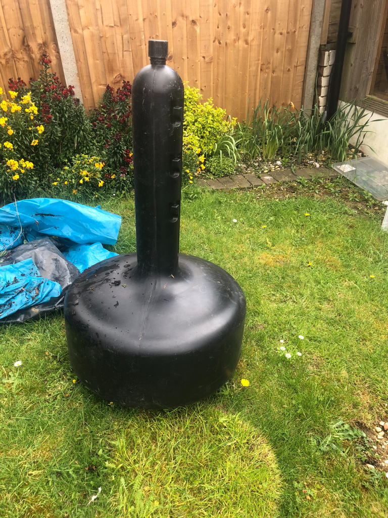 FREE STANDING PUNCH BAG STAND / BASE ONLY - fill with water or sand