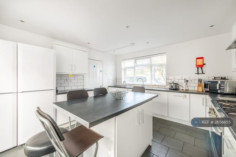 image for 1 bedroom in Goffs Road, Ashford, TW15 (#2656855)