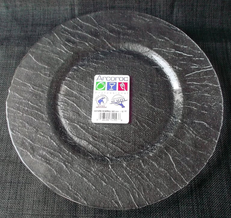 image for 12 Large Almost Flat Glass Arcoroc Professional Quality Contemporary Dinner Plates.