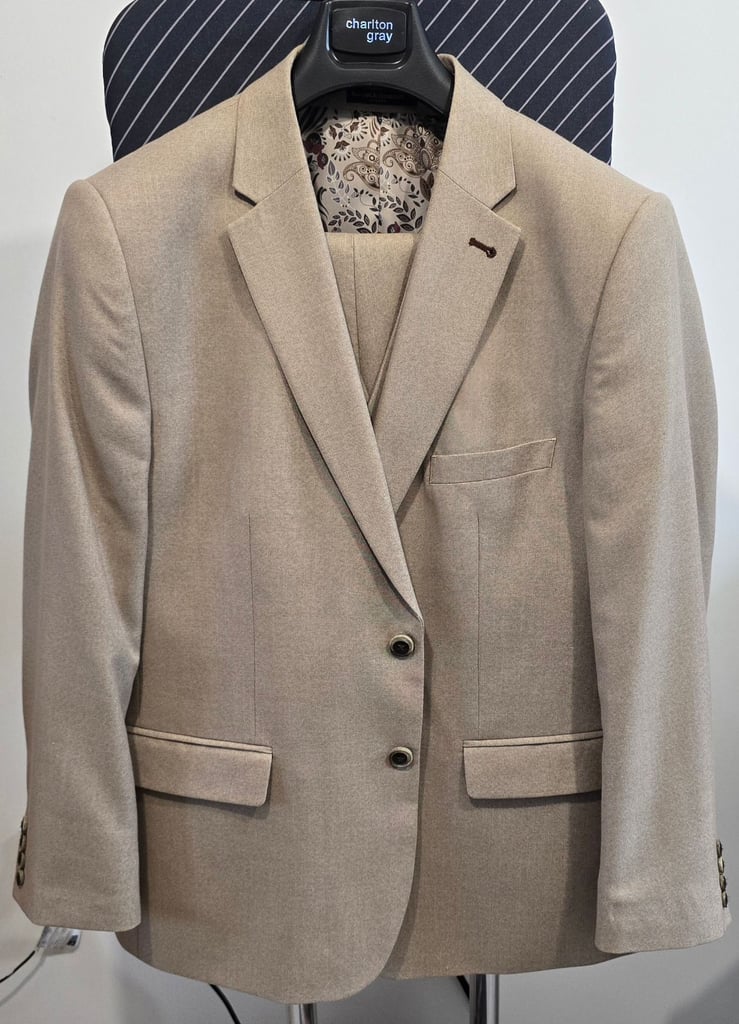 image for Mens 3 piece suit 46s