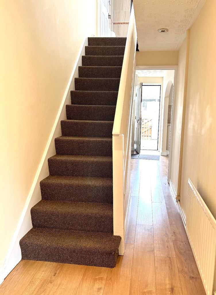 3 Bed House to Rent in Newry - Garden & Parking - Excellent Area