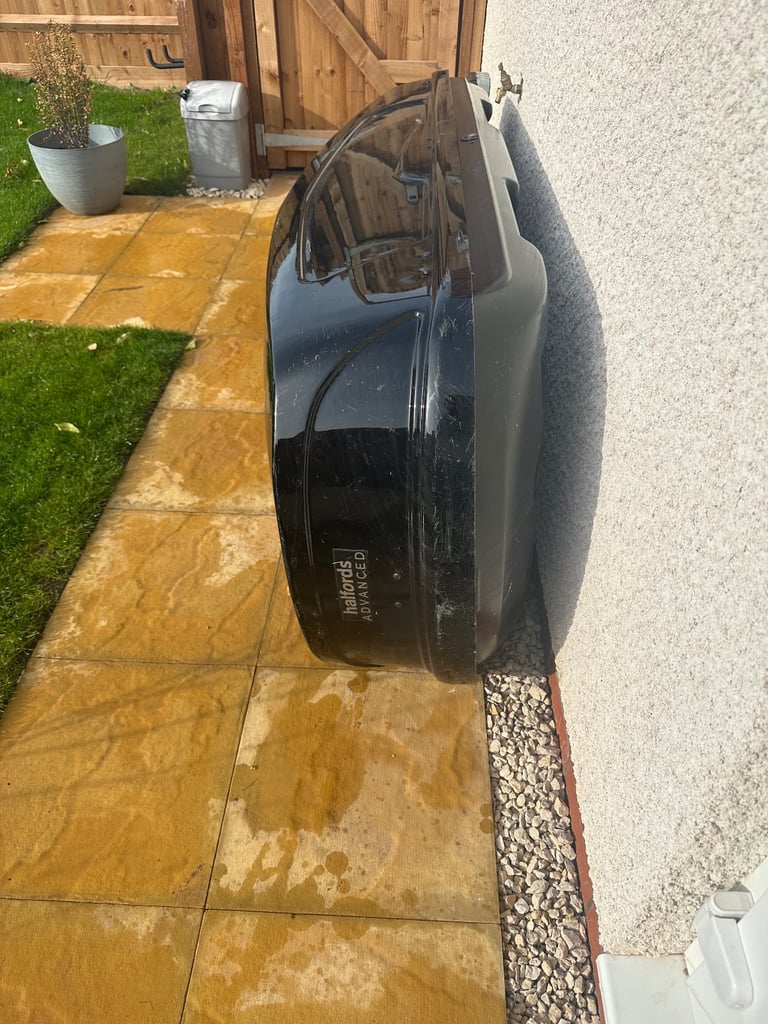 Halfords Advanced 580L Roof Box - Black - Used in excellent working condition