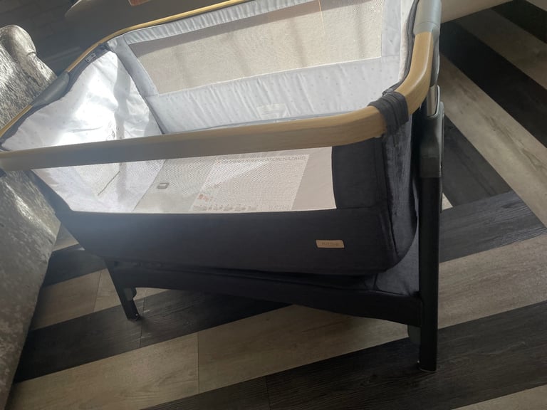 Tuttie cot mosses basket new condition 