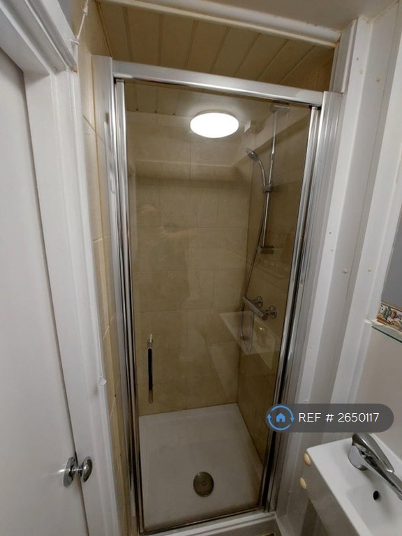 Studio flat in Furnace Lane, Telford, TF2 (#2650117)