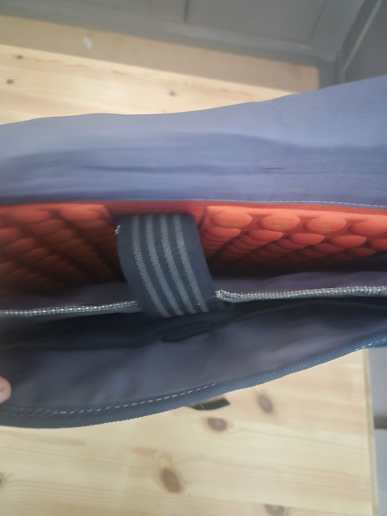 Targus laptop shoulder bag 