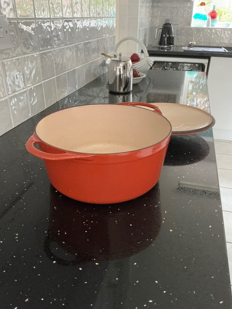 Cast iron le Creuset cousances casserole pot 