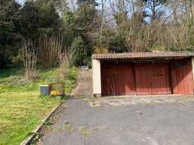 ** Garage to rent ** AVAILABLE NOW, BS9 location. 