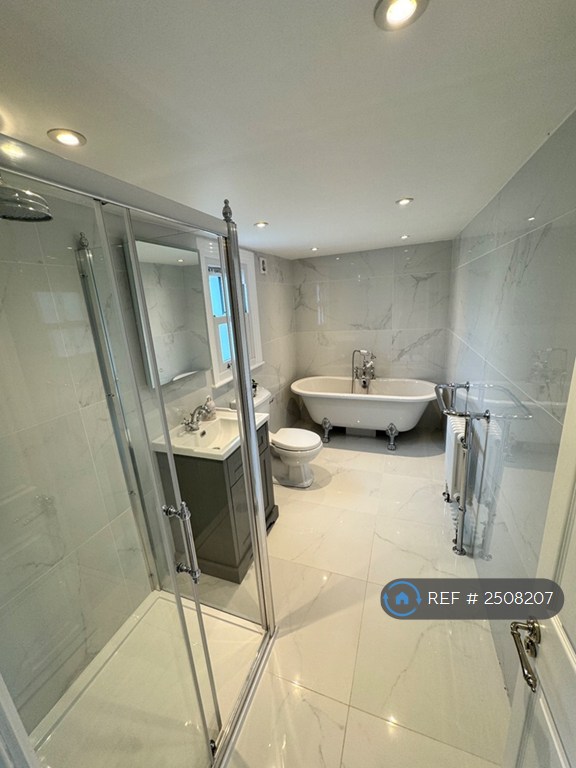 6 bedroom house in Upper Chapel Street, Halstead, CO9 (6 bed) (#2508207)