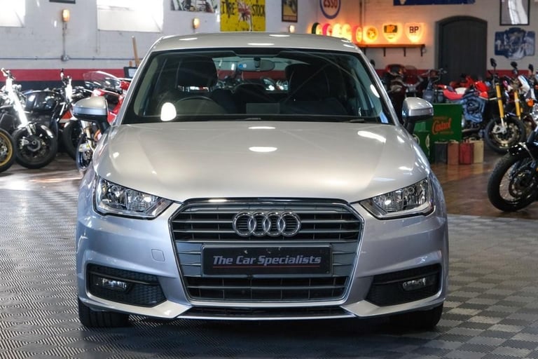 Audi A1 TFSI Sport Sportback MULTI-FUNCTION S/W DAB RADIO E/WINDOWS