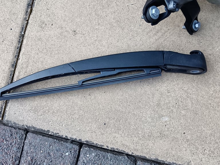 Mini R50 2005 rear wiper motor and blade 