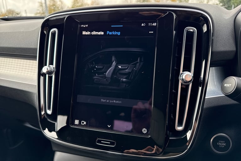 2023 Volvo XC40 2.0 B3 MHEV Plus DCT Auto Euro 6 (s/s) 5dr SUV PETROL Automatic