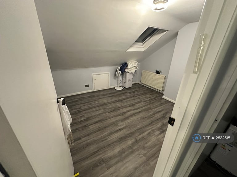 3 bedroom flat in Gainsborough Gardens, London, NW11 (3 bed) (#2632515)