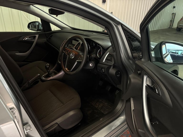 2014 Vauxhall Astra 1.4 16v Design Euro 5 5dr HATCHBACK Petrol Manual