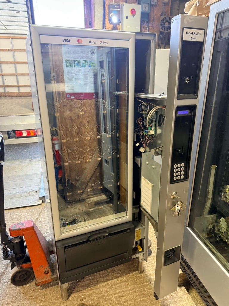image for SNAKKY RY combination vending machine