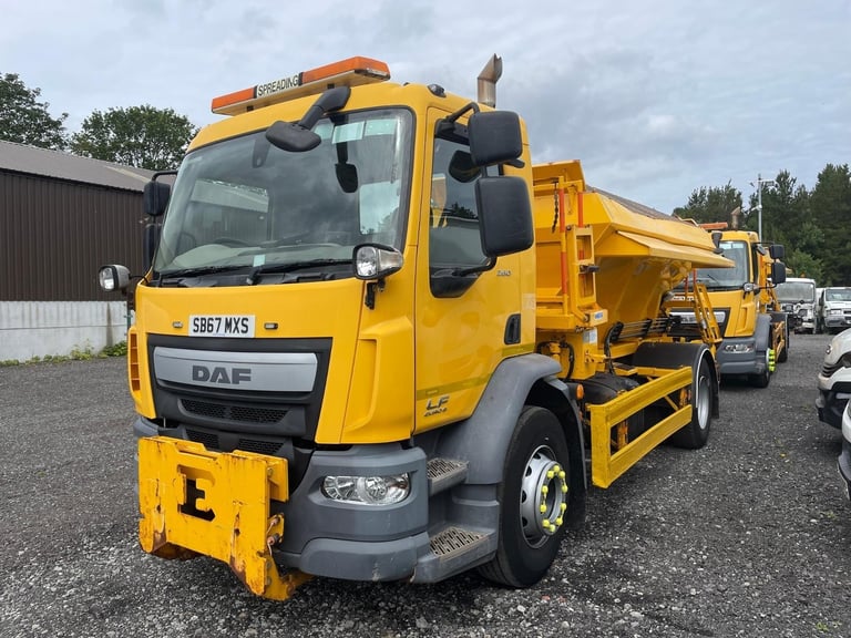 67 DAF LF 55.260 18 ton Gritter spreader Econ body