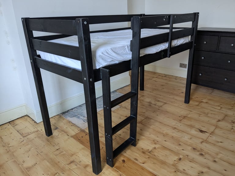 Mid-sleeper children's bed 