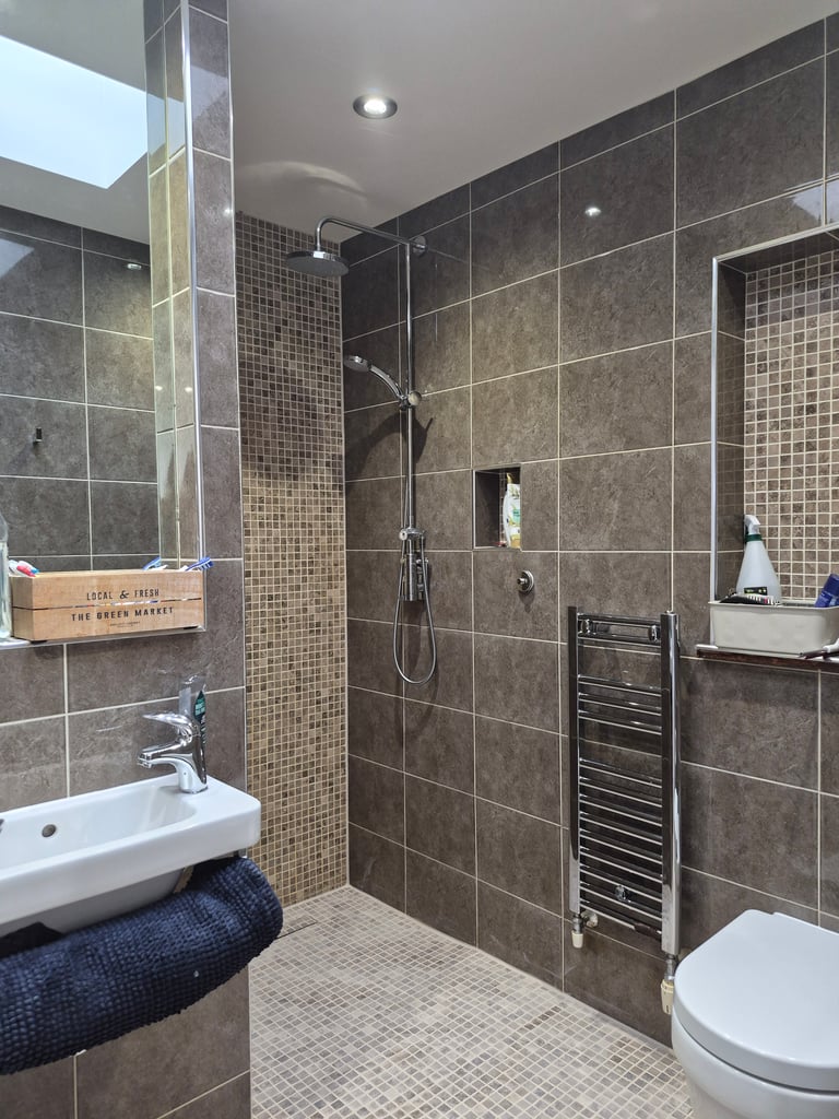 4 bed 2 bath flat with roof terrace to rent