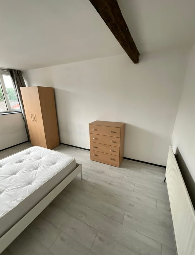 3-Double Bedroom Flat | Fully Furnished | Fitted Kitchen | Parking |  Woodsley Road, Leeds - LS3