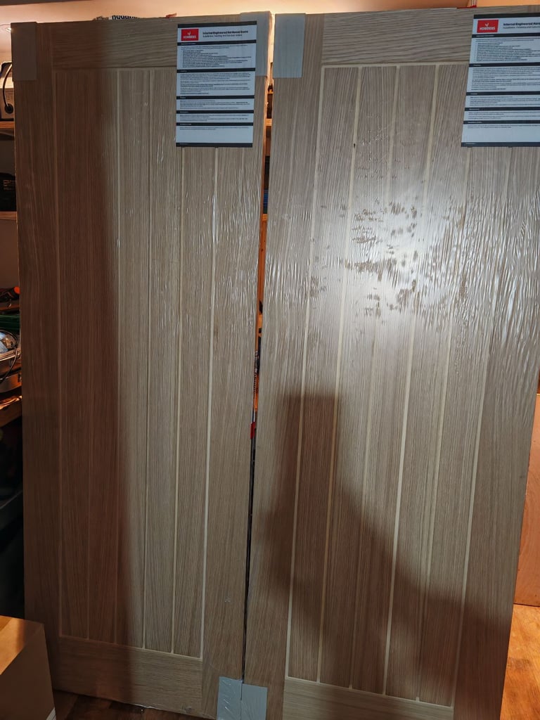2 X Howdens Dordogne 6'6" x 2'4" Oak Doors