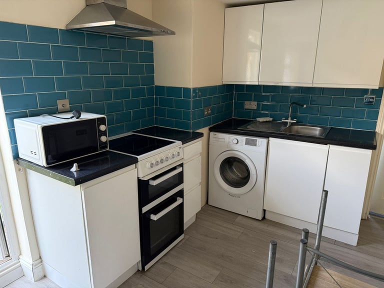 1 Bedroom Studio to Let in TW14 9LP
