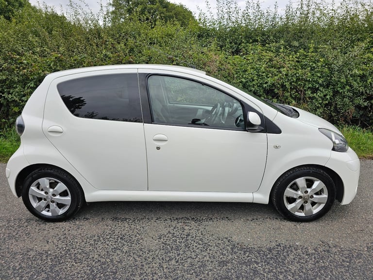 2014 Toyota AYGO 1.0 VVT-i Move with Style 5dr HATCHBACK Petrol Manual