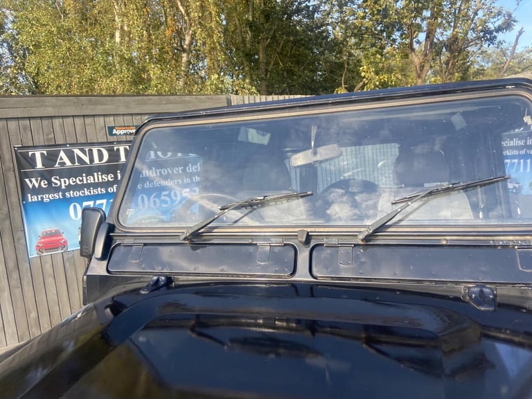  Land Rover Defender 90 2.5 TDi County Station Wagon 3dr Diesel Manual (111 bhp) Diesel Manual