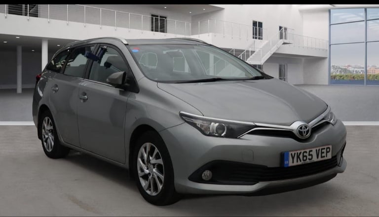 Toyota auris 2015 estate 1.2 petrol Euro 6 ulez compliant