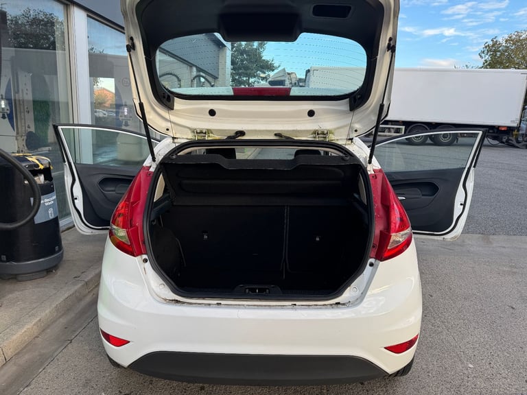 Ford, FIESTA, Hatchback, 2011, Manual, 1242 (cc), 3 doors