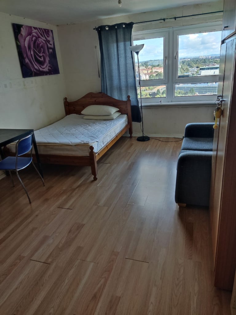 Rooms to rent near city centre 