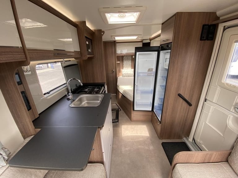 2018 BAILEY UNICORN VALENCIA 4 BERTH TOURING CARAVAN