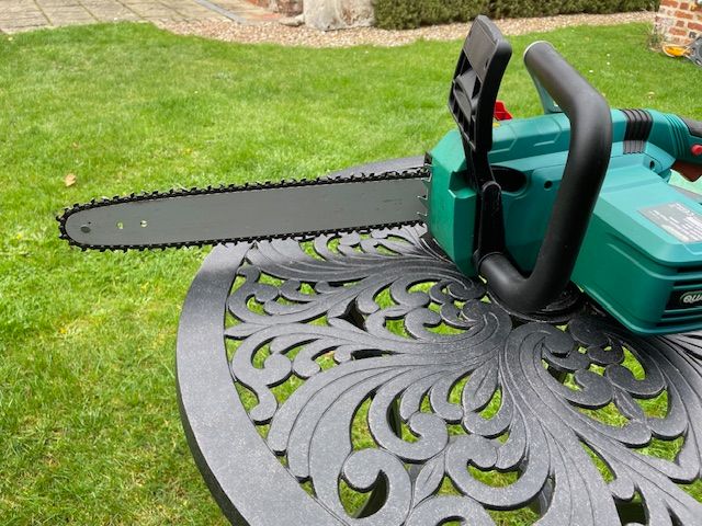 Qualcast 2000W YT4353-02 electric chainsaw