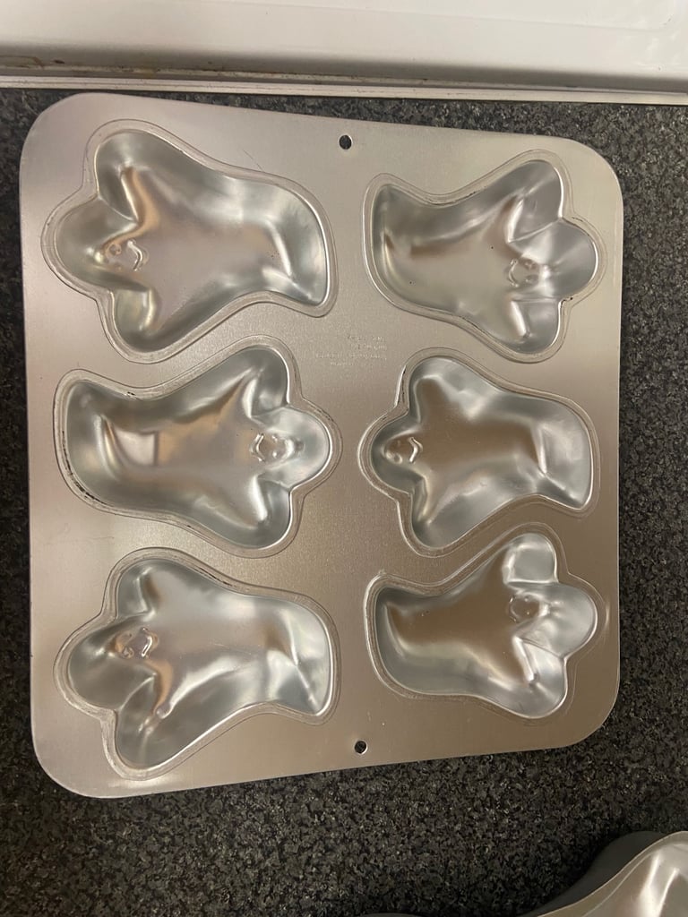 image for Vintage 90s Wilton Halloween cake pans 