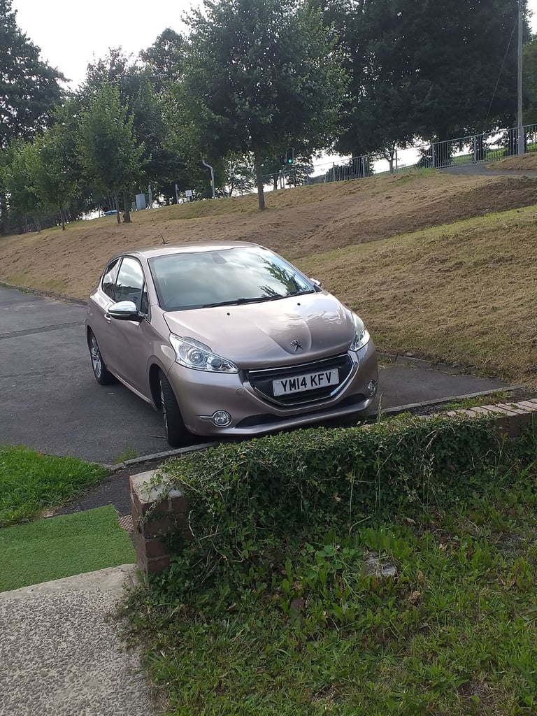 Cheap Peugeot, 208, Hatchback, 2014, Manual, 1398 (cc),3 doors for sale in Port Talbot, West Glamorgan