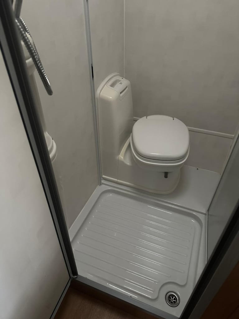 2008 Swift charisma 555 4 Berth with fixed bed