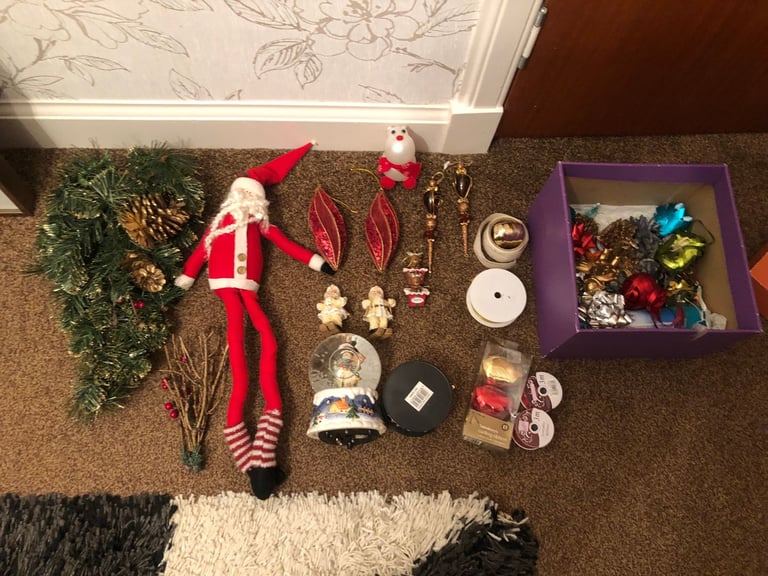Christmas Selection, exquisite decorations, music snowman globe and much more